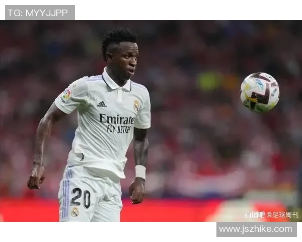 足球中场白人球星的传奇之路与影响力分析